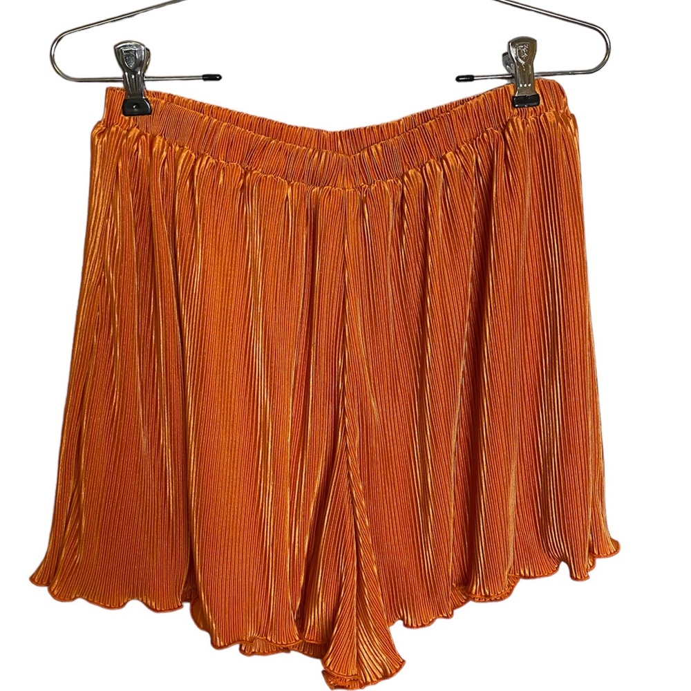 NWT Q2 Orange Satin Pleated Shorts Size 6 or Medium